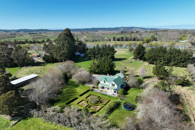 Photo of property in 74 Riverbank Road, Inch Clutha, Kaitangata, 9281
