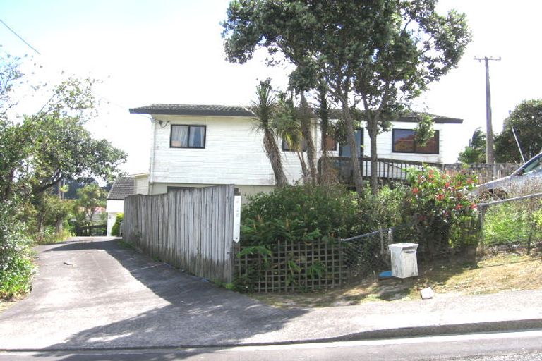 Photo of property in 1/1 Cronin Place, Beach Haven, Auckland, 0626