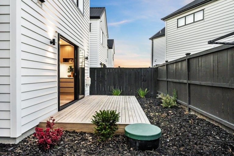Photo of property in 10 Babos Avenue, Kumeu, 0810