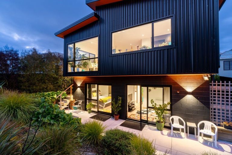 Photo of property in 17 Neidpath Road, Mornington, Dunedin, 9011