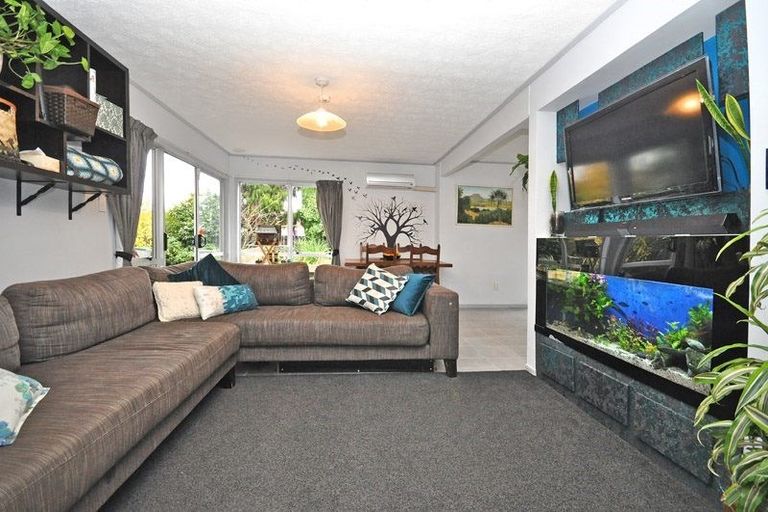Photo of property in 2 Edwin Freeman Place, Ranui, Auckland, 0612