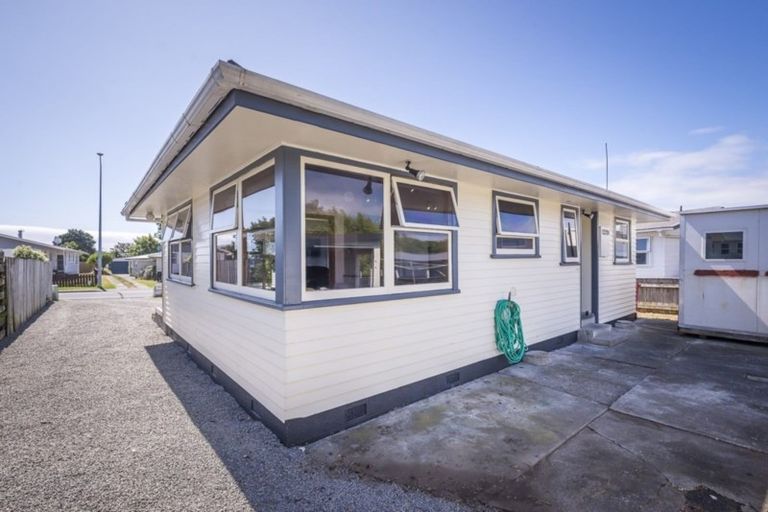 Photo of property in 38 Walton Road, Paraparaumu Beach, Paraparaumu, 5032