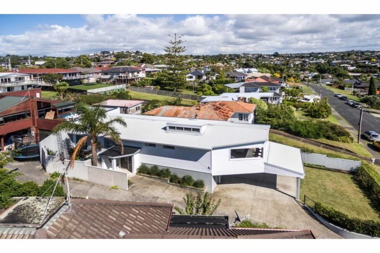 Photo of property in 1/33 Braemar Road, Rothesay Bay, Auckland, 0630