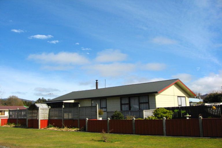 Photo of property in 14 Andersen Street, Reefton, 7830