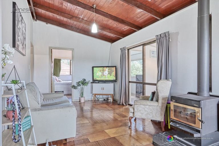 Photo of property in 1/3 Flavia Close, Torbay, Auckland, 0630