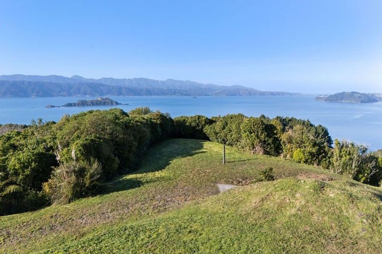 Photo of property in 221 Glanmire Road, Newlands, Wellington, 6037