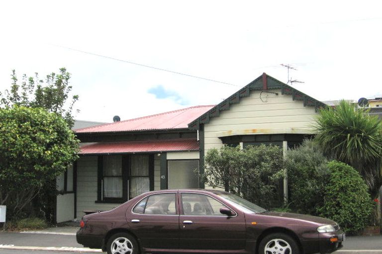 Photo of property in 43 Wilson Street, Newtown, Wellington, 6021