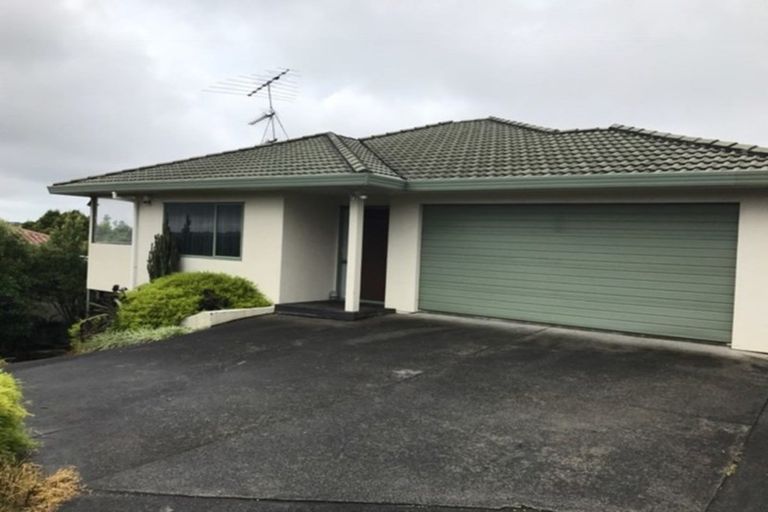 Photo of property in 11 Mannikin Place, Unsworth Heights, Auckland, 0632