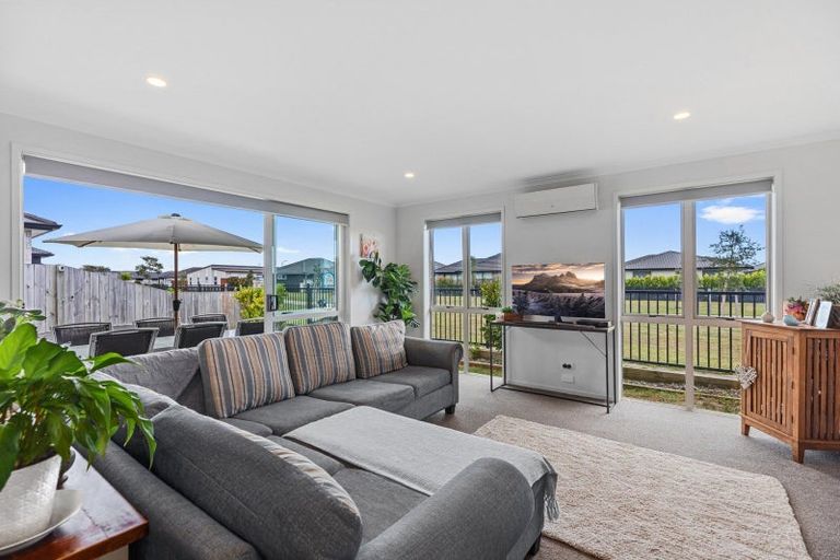 Photo of property in 8 Naeo Close, Papamoa Beach, Papamoa, 3118