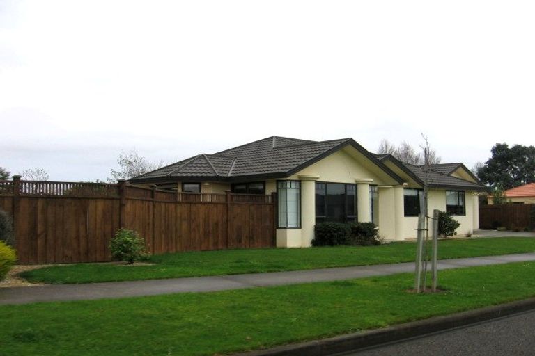 Photo of property in 7 Logan Place, Kelvin Grove, Palmerston North, 4414