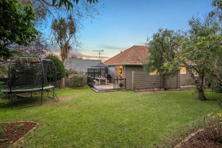 Photo of property in 2 Nutsey Avenue, Northcote, Auckland, 0627