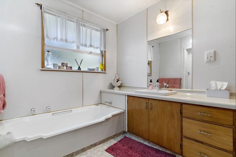 Photo of property in 13 Fairbrother Street, Carterton, 5713