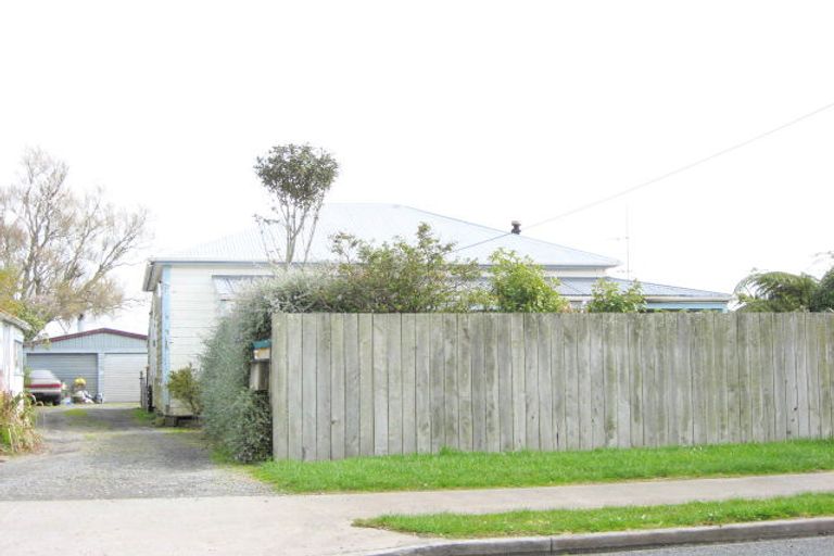 Photo of property in 18 Standish Street, Inglewood, 4330