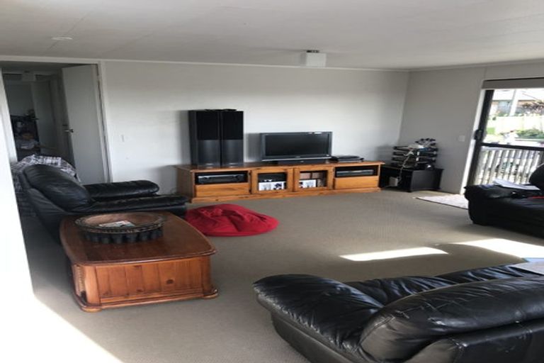 Photo of property in 46 Lilburn Crescent, Massey, Auckland, 0614