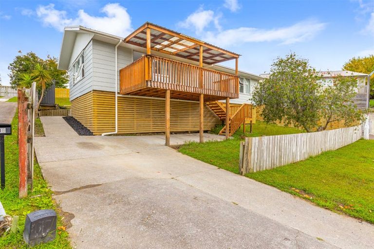 Photo of property in 20 Reinga Place, Massey, Auckland, 0614