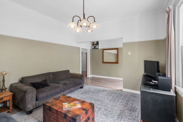 Photo of property in 19 Hawkhurst Road, Lyttelton, 8082