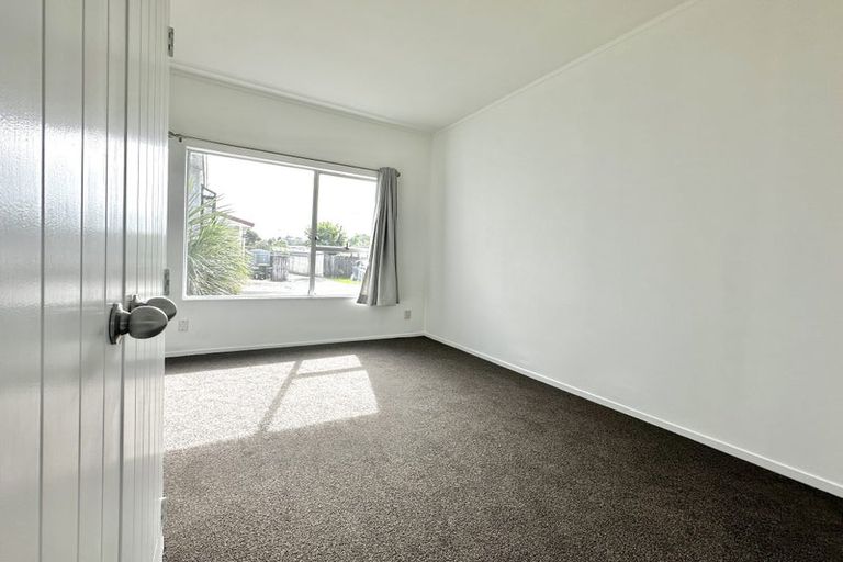 Photo of property in 2/44 Darren Crescent, Half Moon Bay, Auckland, 2012
