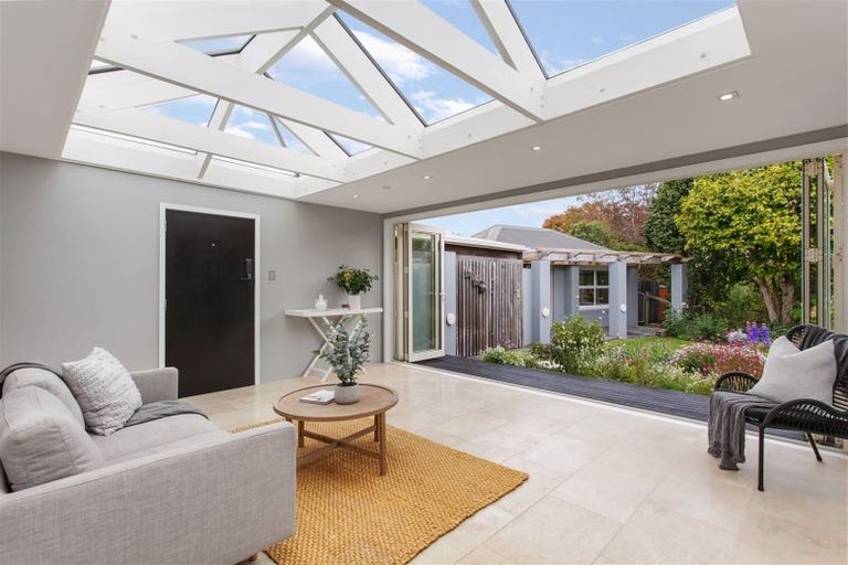 Photo of property in 17 Joyce Crescent, Ilam, Christchurch, 8041