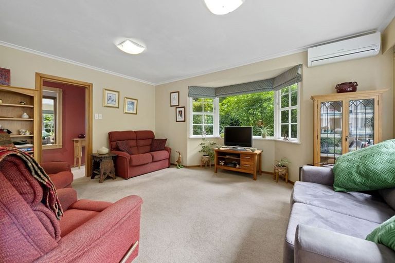 Photo of property in 136 Pinehaven Road, Pinehaven, Upper Hutt, 5019