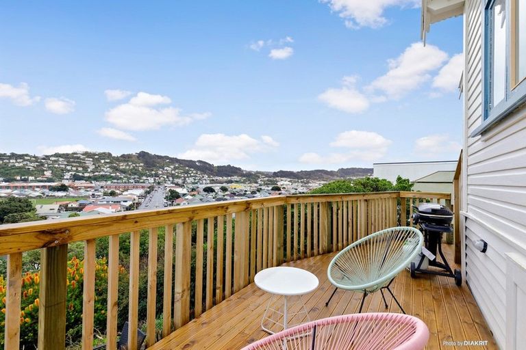 Photo of property in 40 Lonsdale Crescent, Rongotai, Wellington, 6022