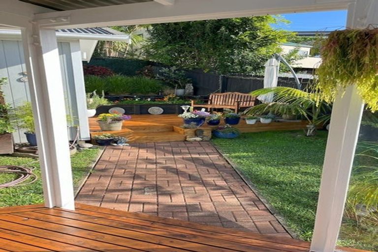 Photo of property in 2/2 Kiteroa Terrace, Rothesay Bay, Auckland, 0630