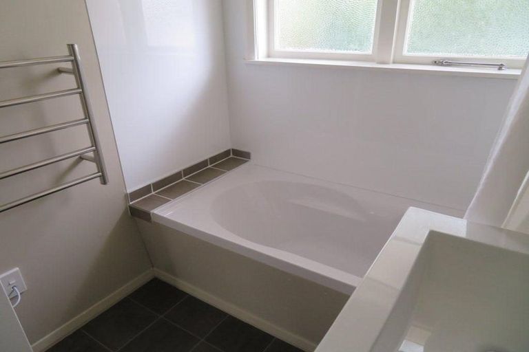 Photo of property in 2/26 Riverbank Street, Ebdentown, Upper Hutt, 5018