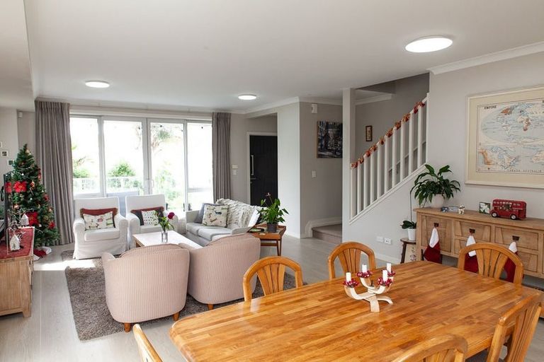 Photo of property in 43 Landmark Terrace, Orewa, 0931