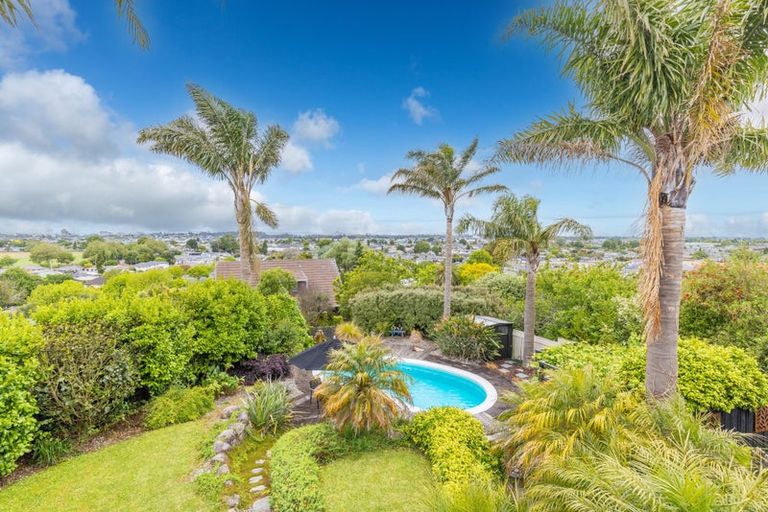 Photo of property in 27 Russleigh Drive, Dinsdale, Hamilton, 3204