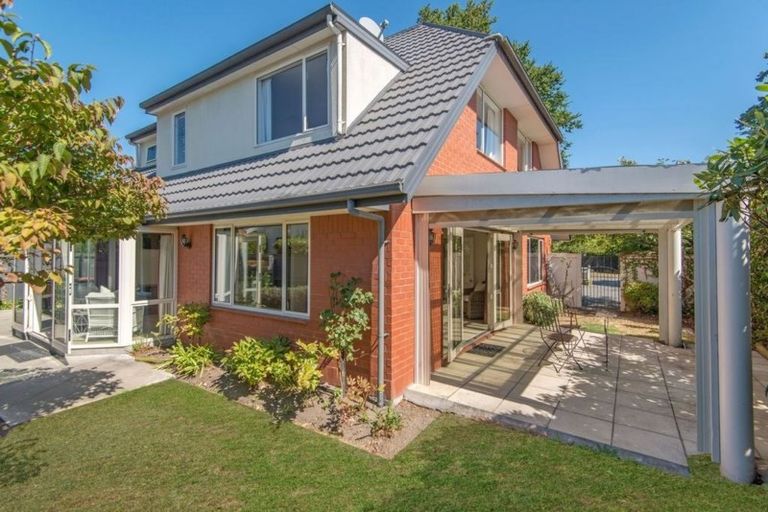 Photo of property in 2 Lewisham Park, St Albans, Christchurch, 8052