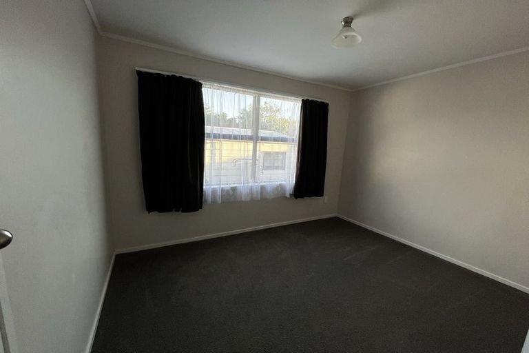 Photo of property in 53 Universal Drive, Henderson, Auckland, 0610
