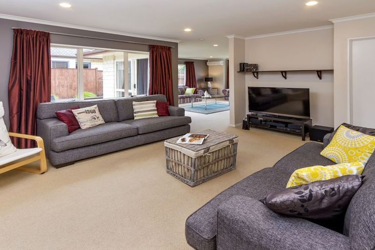 Photo of property in 30 Croftview Road, Wattle Downs, Auckland, 2103