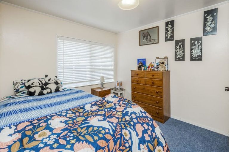Photo of property in 10 Helms Place, Manurewa, Auckland, 2102