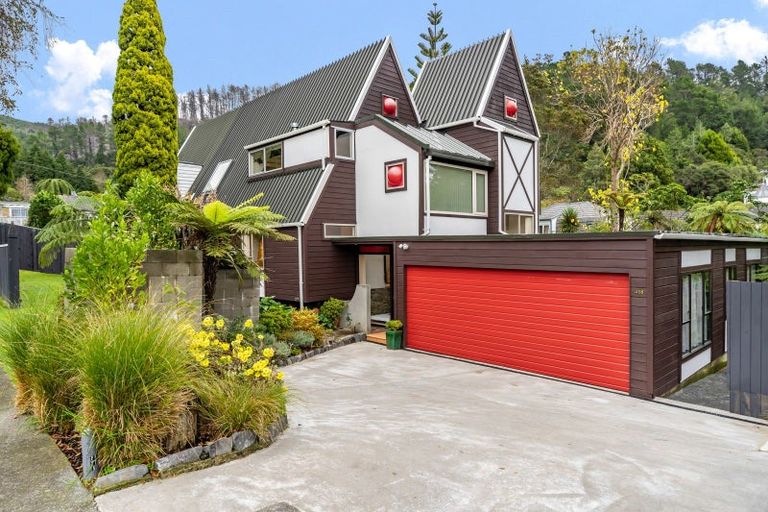 Photo of property in 458 Stokes Valley Road, Stokes Valley, Lower Hutt, 5019