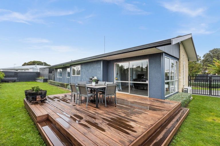 Photo of property in 35 Wynyard Crescent, Tamatea, Napier, 4112