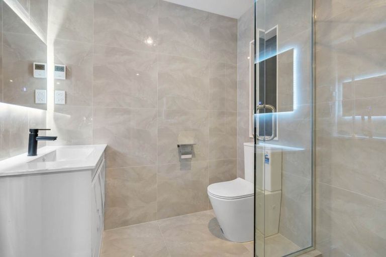 Photo of property in 18 Skua Road, Hobsonville, Auckland, 0616