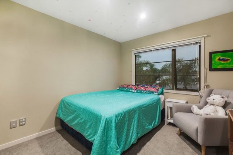 Photo of property in 14g Baulcomb Parade, Windsor Park, Auckland, 0632