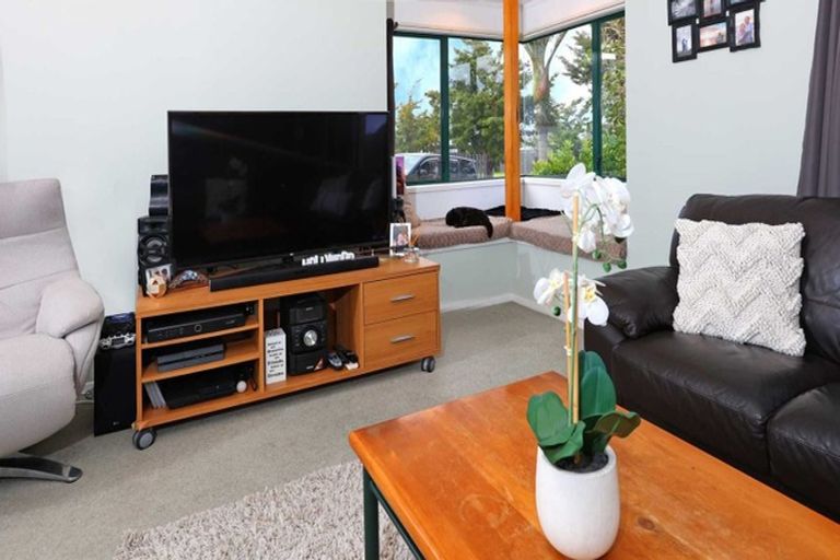 Photo of property in 19a Riserra Drive, Ranui, Auckland, 0612