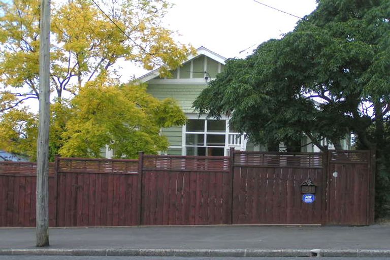 Photo of property in 155 Queen Street, Northcote Point, Auckland, 0627