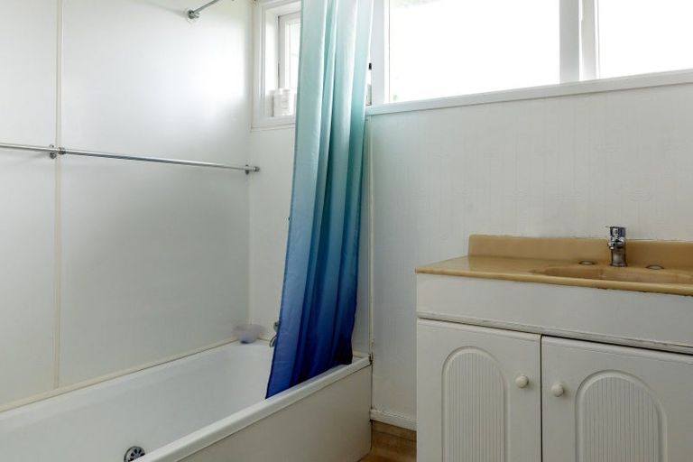 Photo of property in 2 Tamatea Road, Taupo, 3330