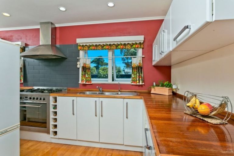 Photo of property in 86 Carlisle Road, Browns Bay, Auckland, 0632