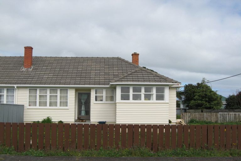 Photo of property in 75-75a Broadway, Waitara, 4320