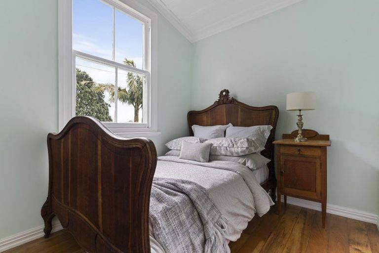 Photo of property in 25 Huka Road, Birkenhead, Auckland, 0626