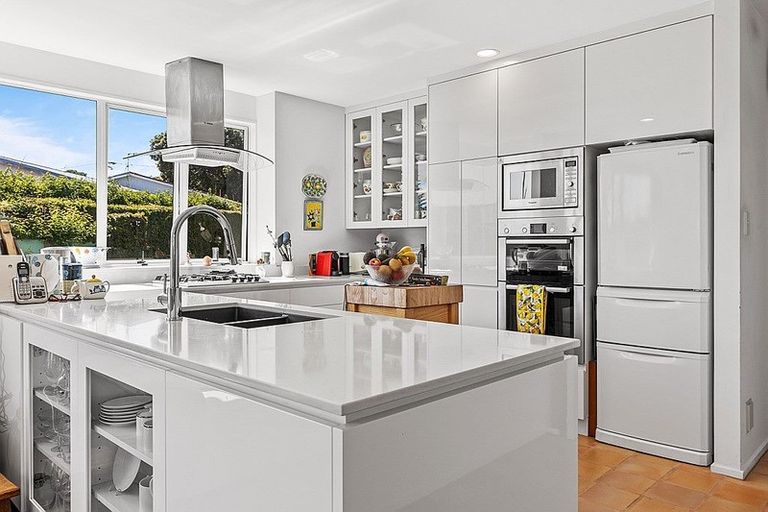 Photo of property in 2/7 Otakau Road, Milford, Auckland, 0620