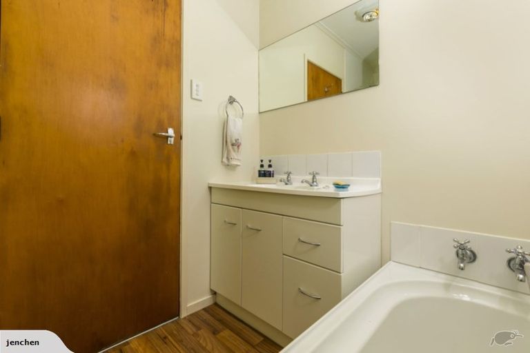 Photo of property in 6 Lauris Place, Birkdale, Auckland, 0626