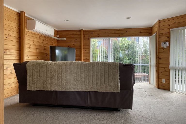 Photo of property in 2/12 Kells Place, Botany Downs, Auckland, 2010