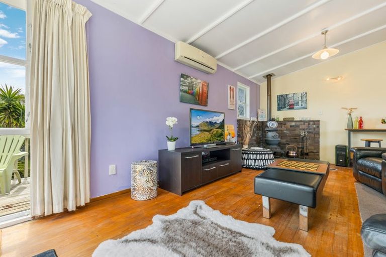 Photo of property in 12 Finlow Drive, Te Atatu South, Auckland, 0610