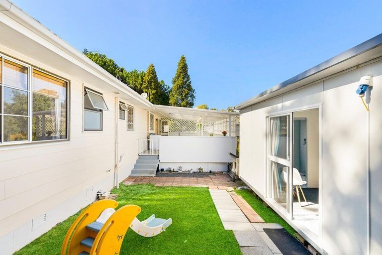 Photo of property in 2 Regatta Road, Torbay, Auckland, 0630