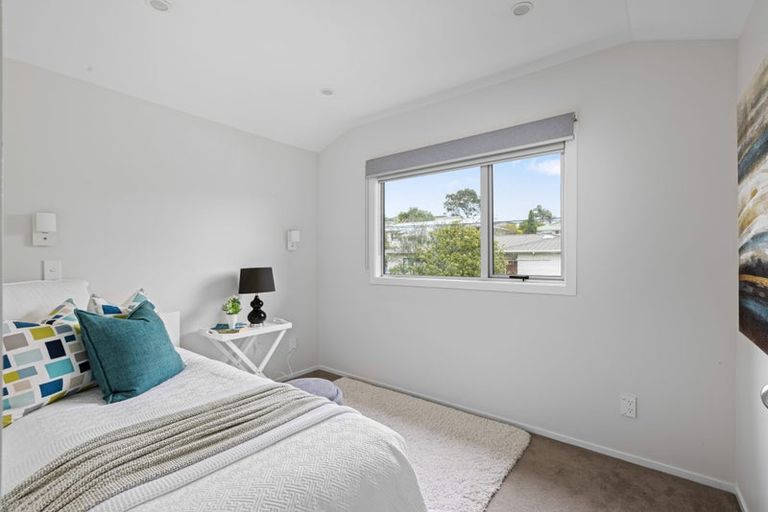 Photo of property in 2/30a Glenvar Road, Torbay, Auckland, 0630