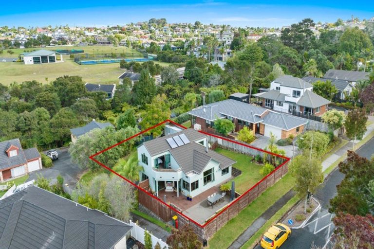 Photo of property in 34 Lagoon Way, West Harbour, Auckland, 0618