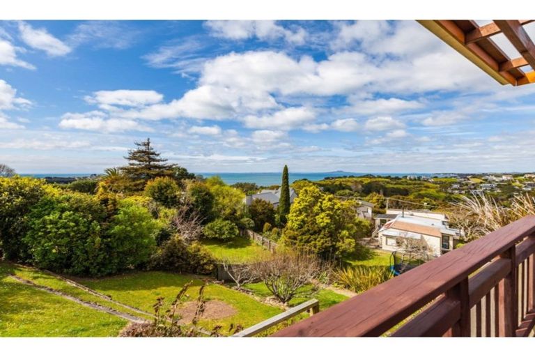 Photo of property in 70 Wade River Road, Stanmore Bay, Whangaparaoa, 0932